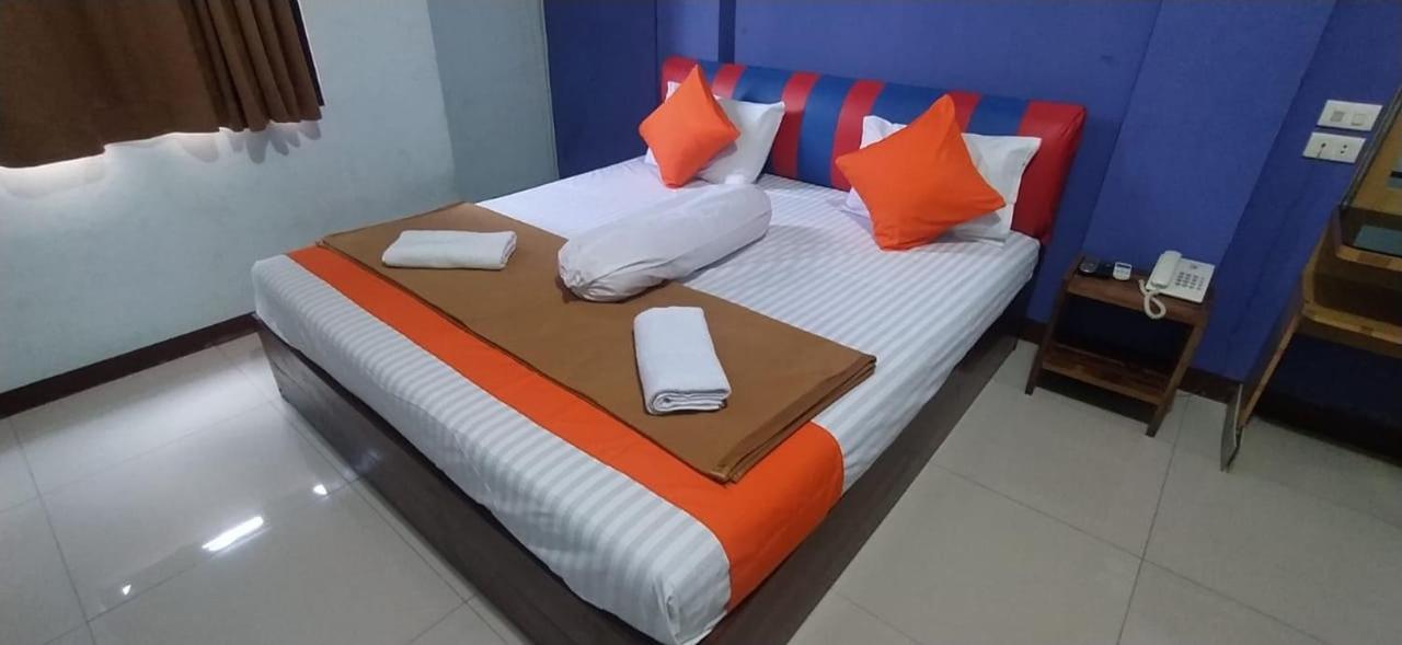 Grand Hotel Pemangkat Bagian luar foto